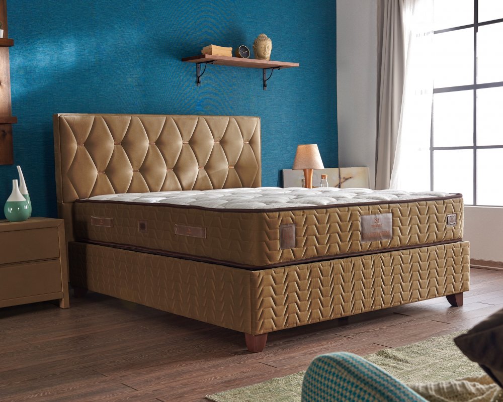 Čalouněná postel CASHMERE - zlatá 150 × 200 cm