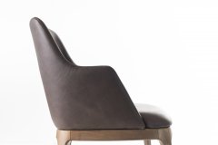 Židle Eloise s opěrkami tmavě hnědá kůže