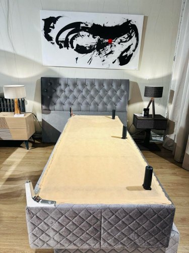 Čalouněná postel DELUXE s matrací - šedá