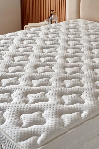 Čalouněná postel LUNA s matrací - světle béžová s perletí