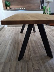 Jídelní stůl z masivu WALLIS STANDARD - dub olej