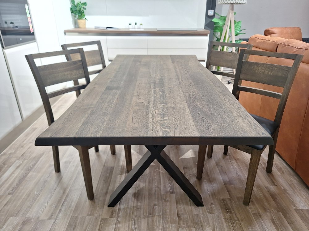 Jídelní stůl z masivu WALLIS NATURA - dub kouřový